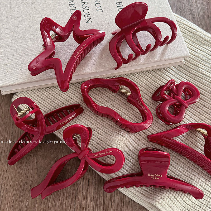 Resin Art Alphabet - Noworoczna czerwona kolekcja duże klipsy z