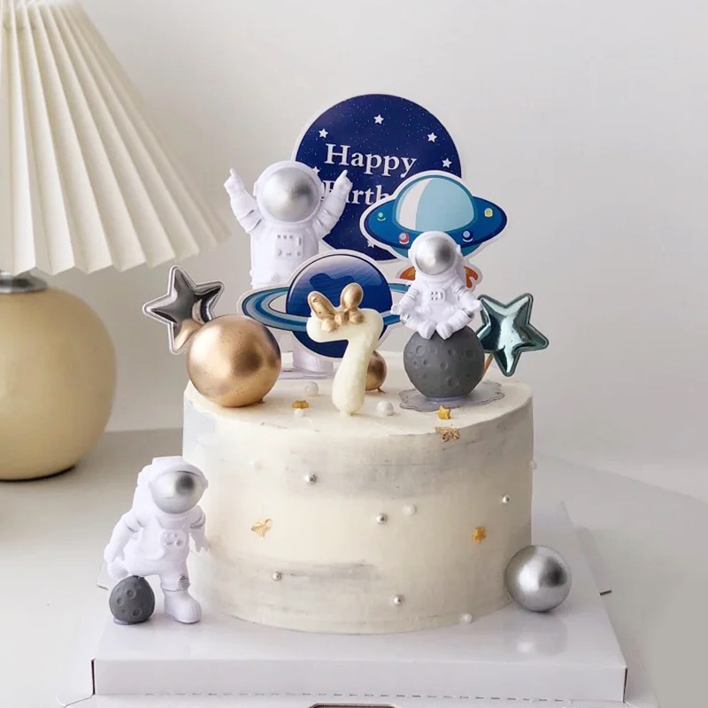 Resin Art Alphabet - Astronauta Cake Topper For Outer Space